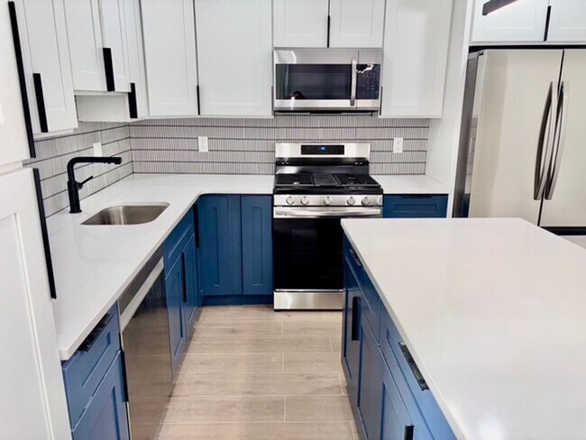 Foto del edificio - Brand New Dickinson Narrows Bi-Level 4bd/2bth