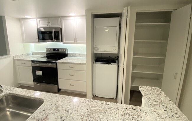 Washer & Dryer In-Unit - 133 W Locust St