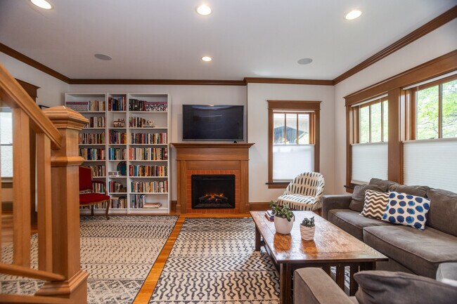 Foto del edificio - 4519 N Sacramento Ave