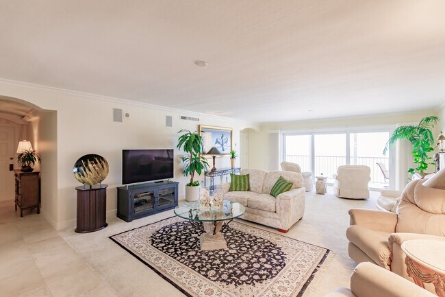 Family room - 9051 Gulf Shore Dr