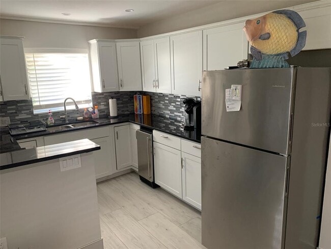 Building Photo - 1605 Pass a Grille Way