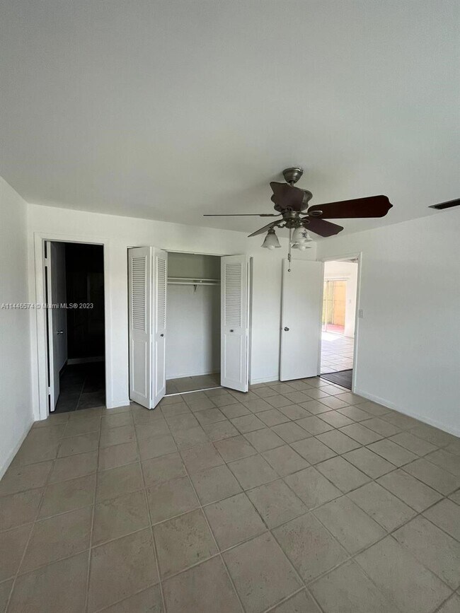 Building Photo - 9580 W Fern Ln