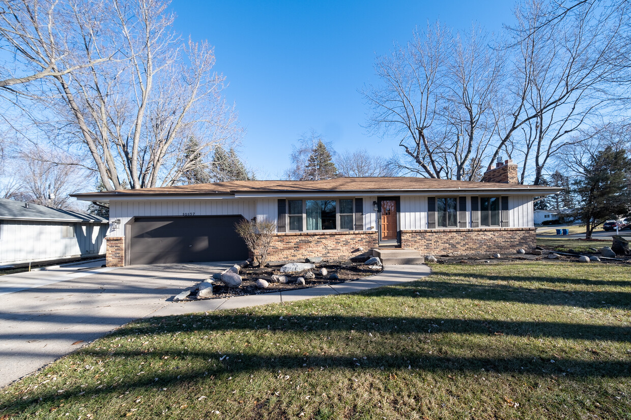 Primary Photo - 10157 Irwin Rd