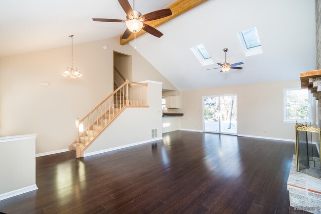 Building Photo - 2262 Cheshire Dr