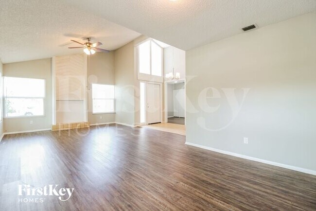 Building Photo - 1410 Oakwood Ln