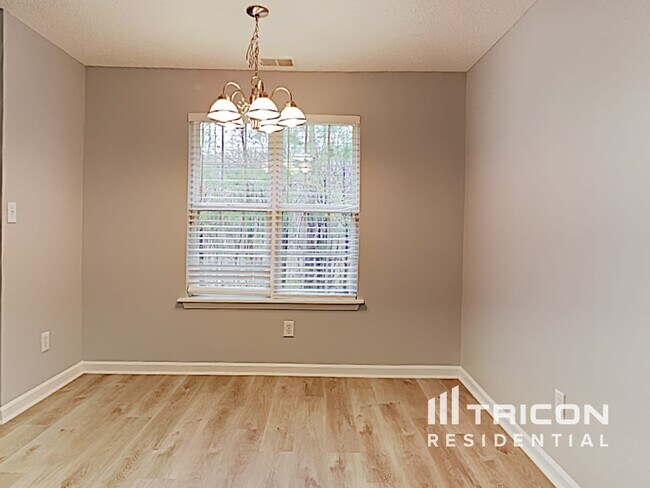 Foto del edificio - 1090 Augusta Woods Dr