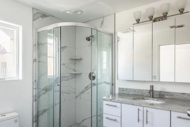 Building Photo - 31 Blackbird Cir