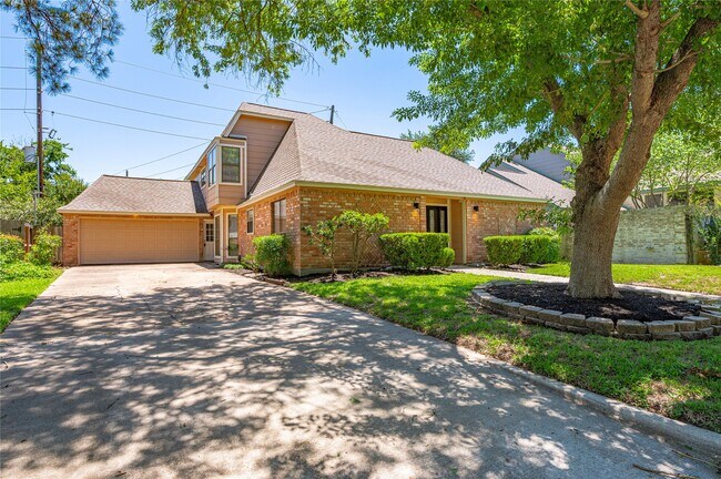Building Photo - 911 Montview Dr