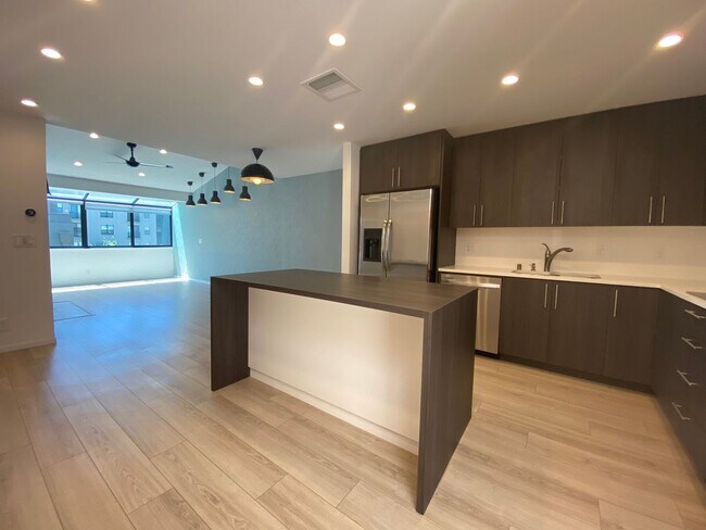 Foto del edificio - 2 Bed / 2 Bath | Midtown Condo Available Now