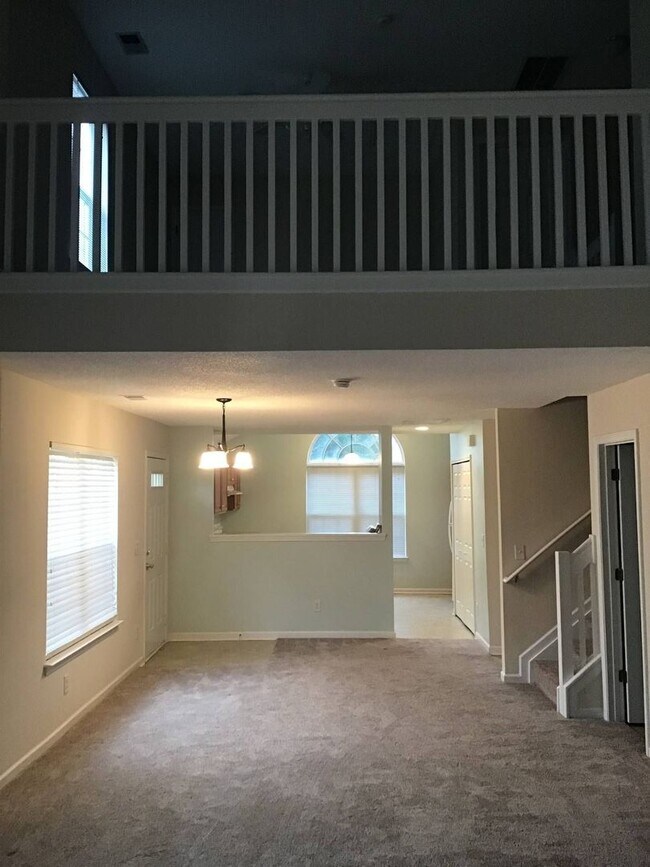 Building Photo - 2 Bedroom Townhome in Sawgrass