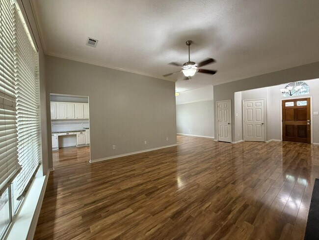 Foto del edificio - 8011 Aspen Dr