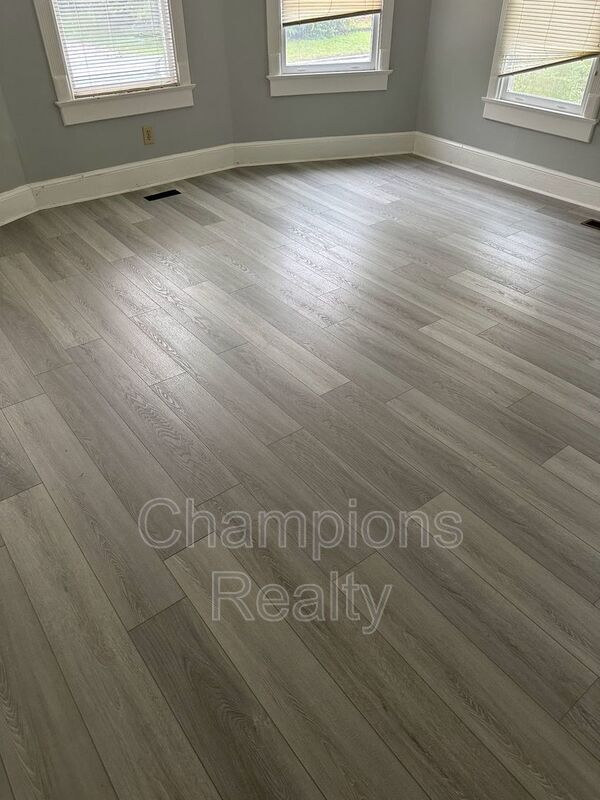 Building Photo - 1540 14th Ave