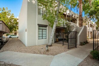 Building Photo - 1449 E Highland Ave