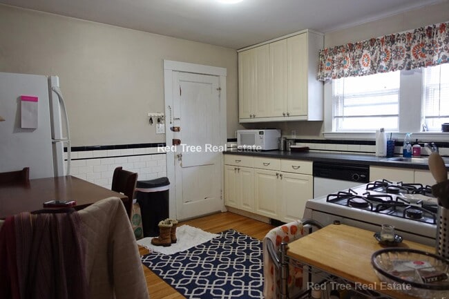 Building Photo - 50 Colborne Rd