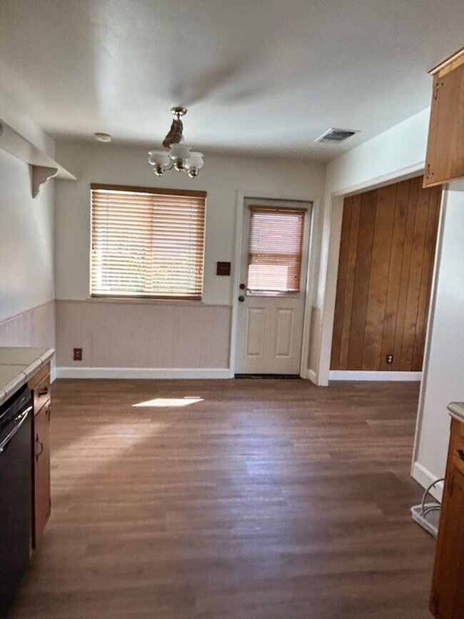 Foto del edificio - 749 E Wrenwood Ln