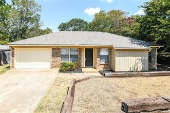 Building Photo - 6407 Woods Edge Dr