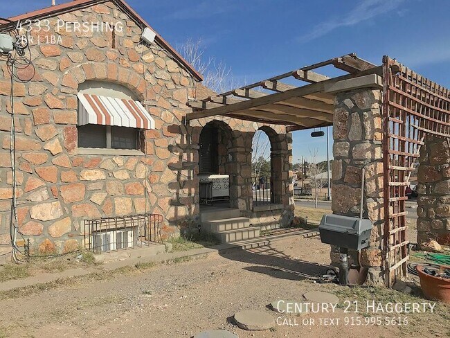 Foto del edificio - 4333 Pershing Dr