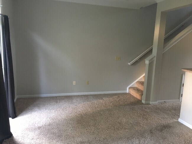 Building Photo - 4046 Gentry Ln