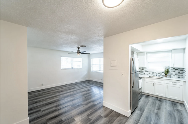 Building Photo - 4110 SW 24th Ct
