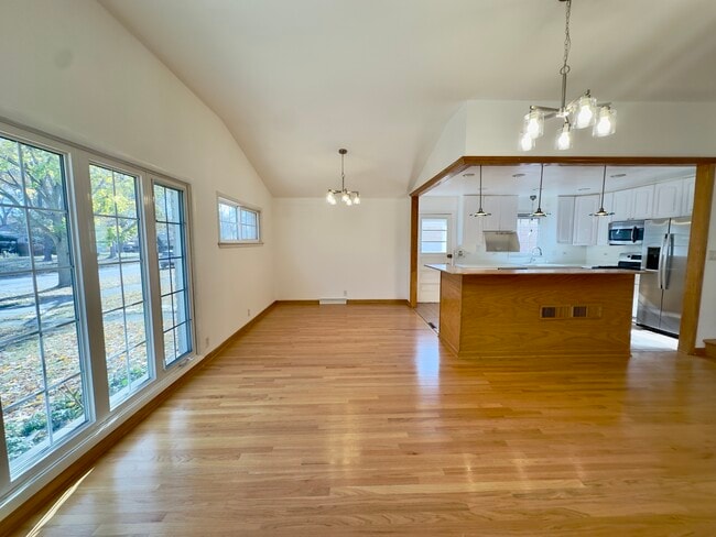 Building Photo - 9910 Crawford Ave