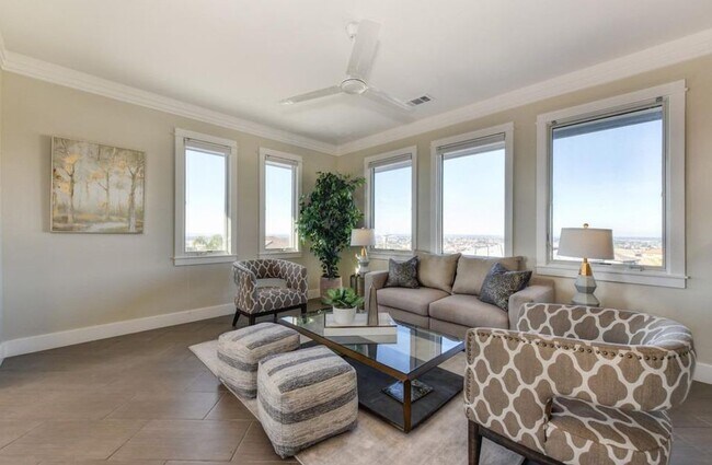 Building Photo - 402 Serpa Way
