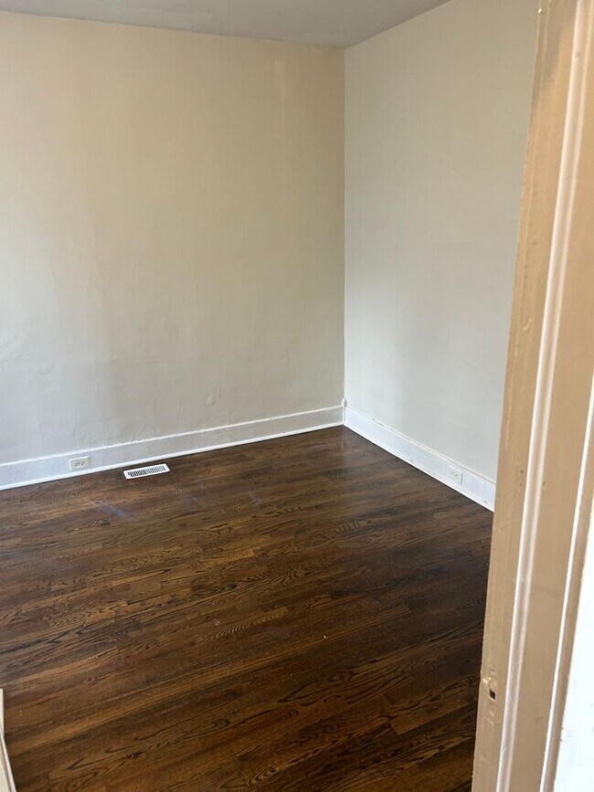 Foto del edificio - Newly Renovated 4 Bedroom Home / College H...