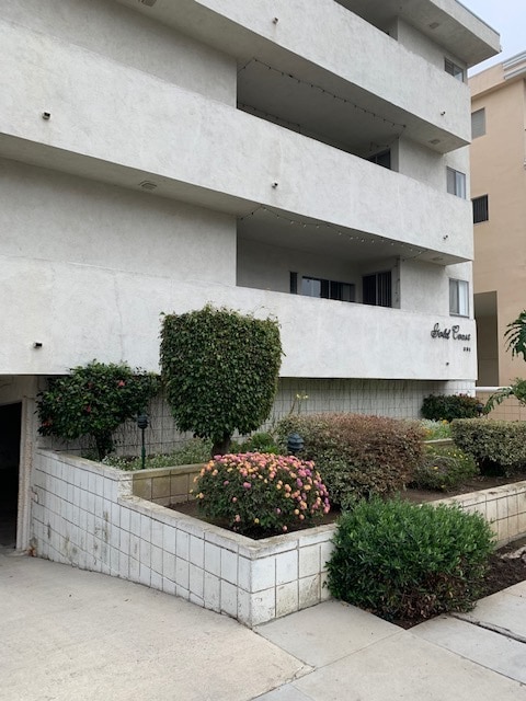 Building Photo - 831 3rd St