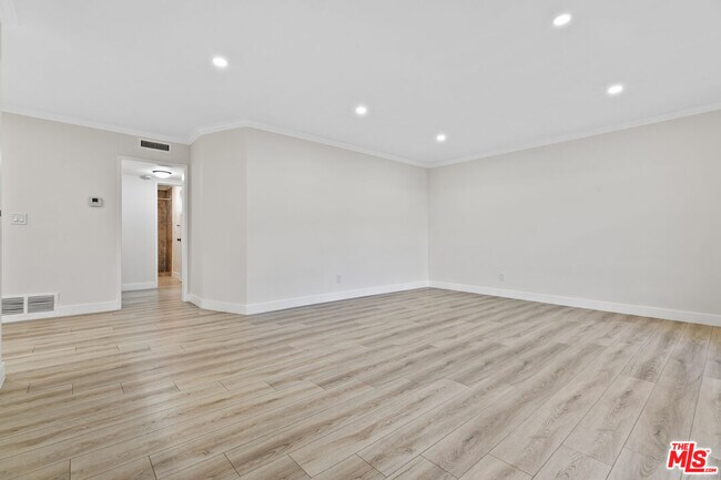 Foto del edificio - 330 E Dryden St