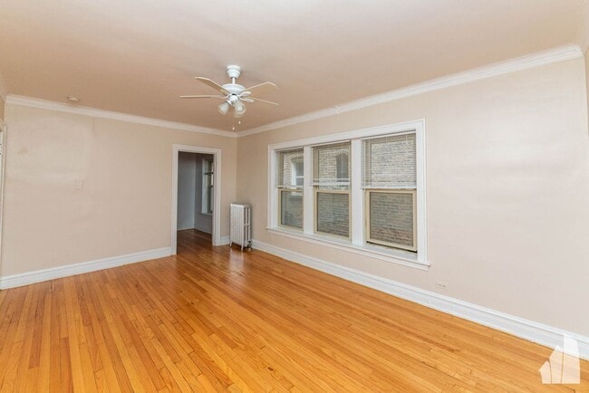 Building Photo - 1421 W Farwell Ave