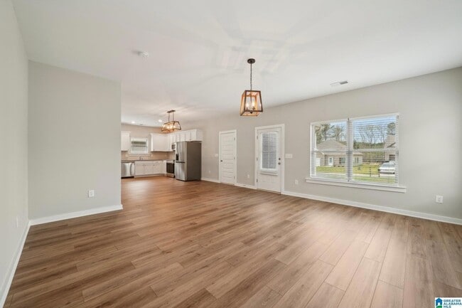 Building Photo - 559 Troubadour Ln