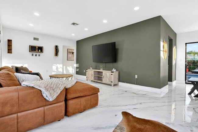 Building Photo - 6540 Park St