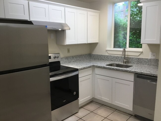 Building Photo - 1029000