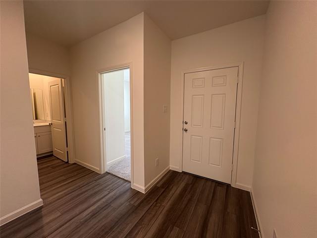 Building Photo - 4920 Weymouth Dr