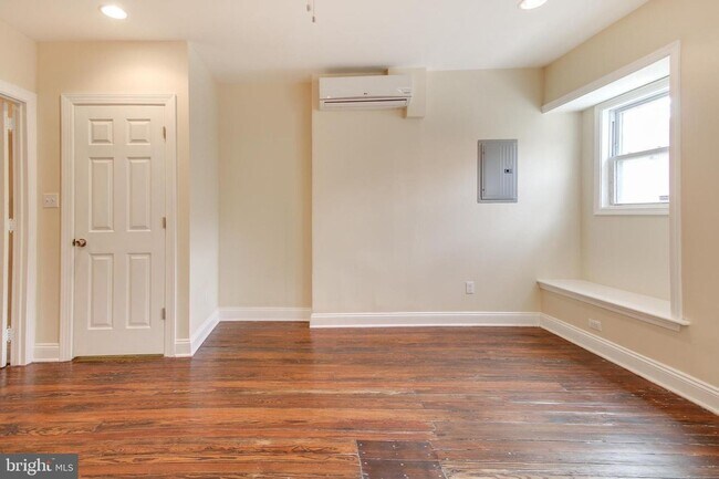 Foto del edificio - Beautiful and spacious 1 bedroom with office and backyard in Manayunk