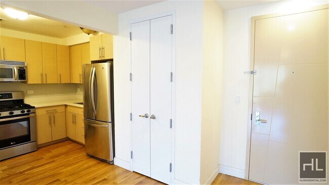 Foto del edificio - BEAUTIFUL 1 LARGE BEDROOM/ LARGE PRIVATE  ...