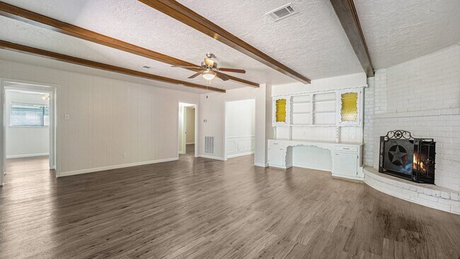Foto del edificio - 1003 Pear Tree Ln