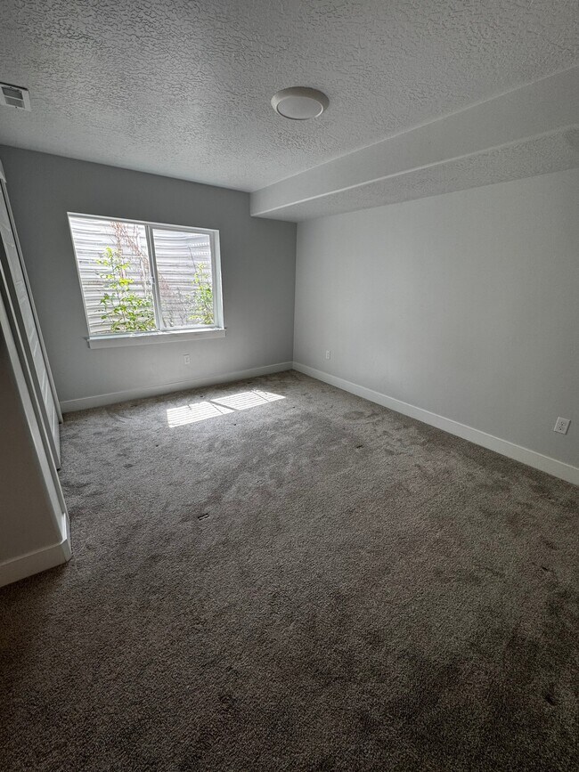 Building Photo - 1484 N Sage Dr