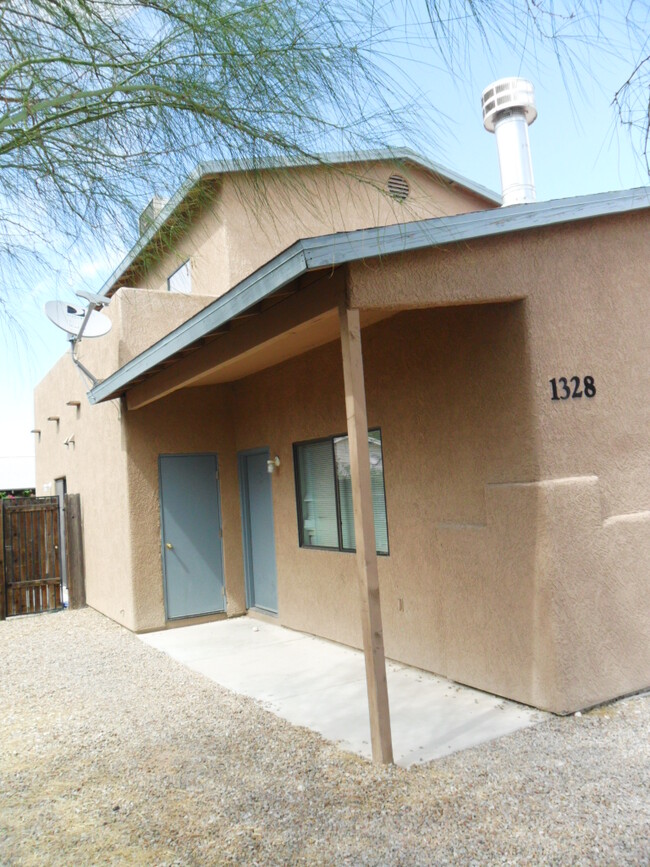 Building Photo - 1328 E Lee St