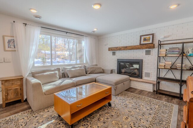 Foto del edificio - Quiet Cottage in the Trees