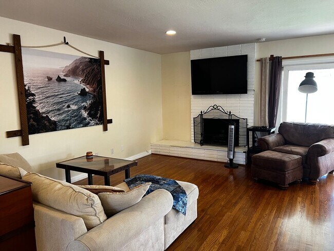 Building Photo - 4 Bedroom 2 Bath House for Rent In Whittier