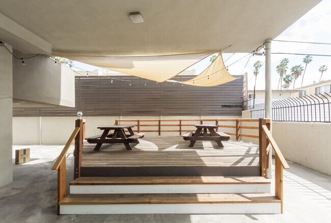 Foto del edificio - 932 South Westmoreland Avenue, Unit 211