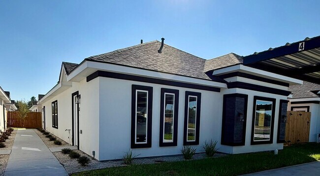 Foto del edificio - 1412 S Xanthia St