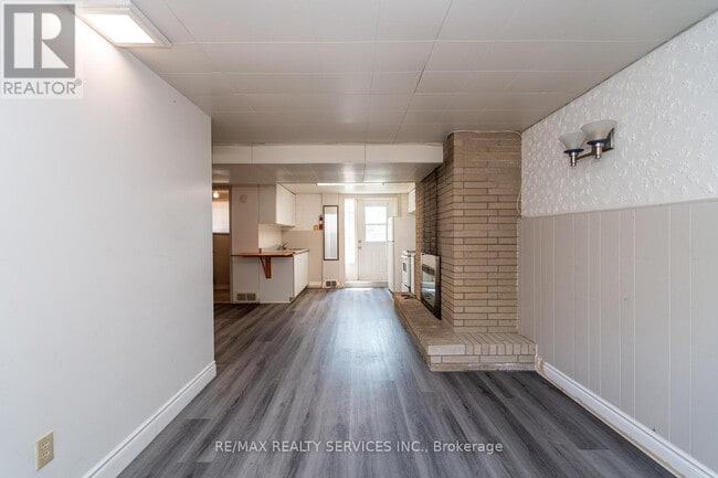 Building Photo - 285 Thorncrest Dr