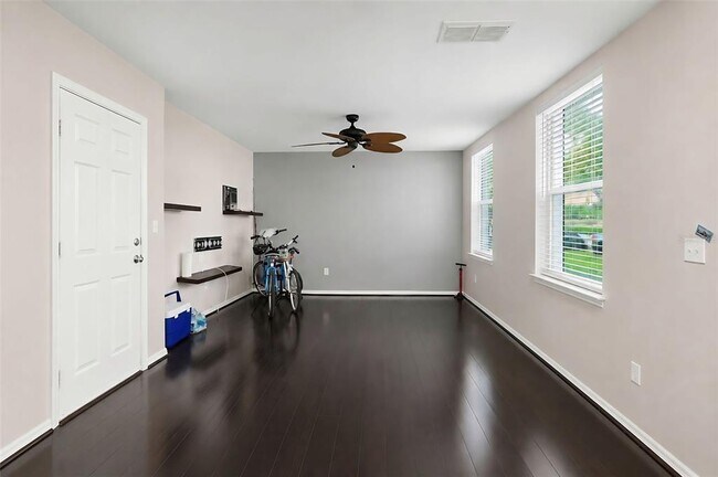Foto del edificio - 1020 Waterside Dr