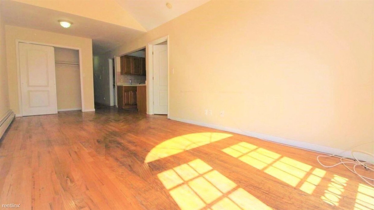 Foto del edificio - 3 br, 1 bath Apartment - 113 Maujer St Apt 2G
