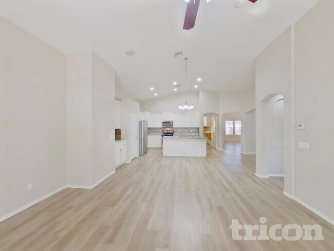 Foto del edificio - 8529 W Hughes Dr