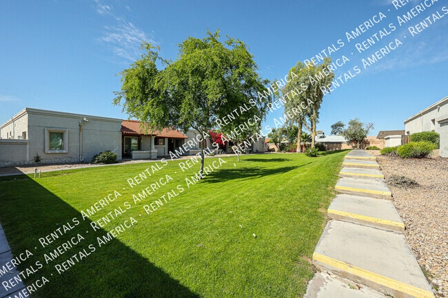 Building Photo - 10815 W Northern Ave