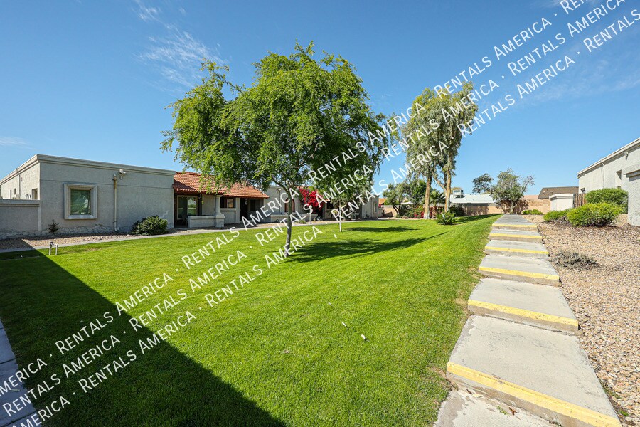 Foto principal - 10815 W Northern Ave