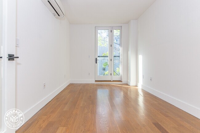 Foto del edificio - 242 Newkirk Ave