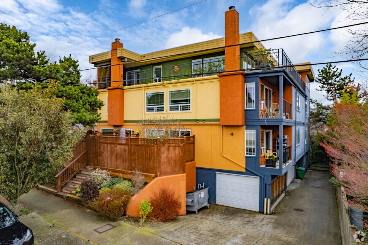 Exterior - 717 NW 70th St